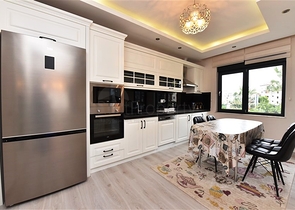 شقة عائلية واسعة - دوبلكس ارضية - 3 غرف وصالة -ضمن مجمع فاخر - في اوبا /الانيا 