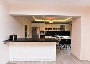 شقة عائلية واسعة - دوبلكس ارضية - 3 غرف وصالة -ضمن مجمع فاخر - في اوبا /الانيا 