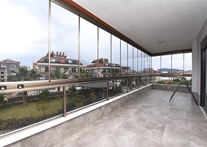 شقة عائلية واسعة - دوبلكس ارضية - 3 غرف وصالة -ضمن مجمع فاخر - في اوبا /الانيا 