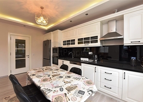 شقة عائلية واسعة - دوبلكس ارضية - 3 غرف وصالة -ضمن مجمع فاخر - في اوبا /الانيا 