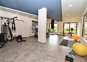 شقة عائلية واسعة - دوبلكس ارضية - 3 غرف وصالة -ضمن مجمع فاخر - في اوبا /الانيا 