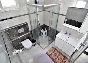 قريبة من المول - شقة 2 غرفة وصالة -مطبخ منفصل - في جيكجلي / الانيا 