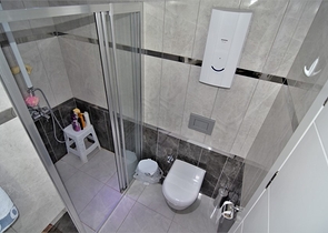 قريبة من المول - شقة 2 غرفة وصالة -مطبخ منفصل - في جيكجلي / الانيا 