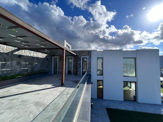 فلل فاخرة - اطلالة بحر - في بودروم 