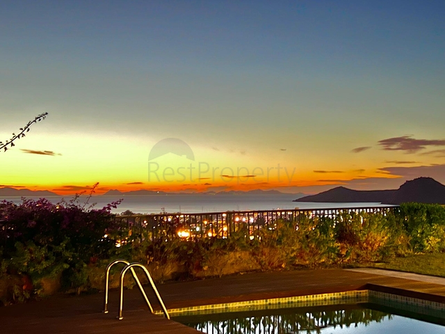 فلل فاخرة - اطلالة بحر - في بودروم 