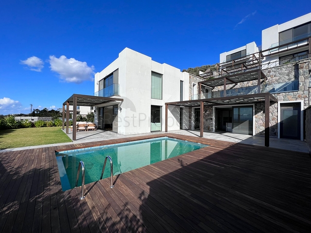 فلل فاخرة - اطلالة بحر - في بودروم 