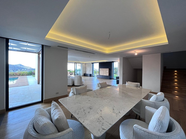 فلل فاخرة - اطلالة بحر - في بودروم 