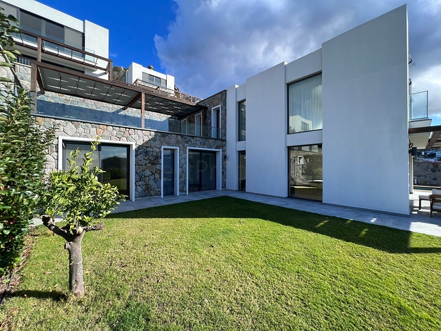 فلل فاخرة - اطلالة بحر - في بودروم 