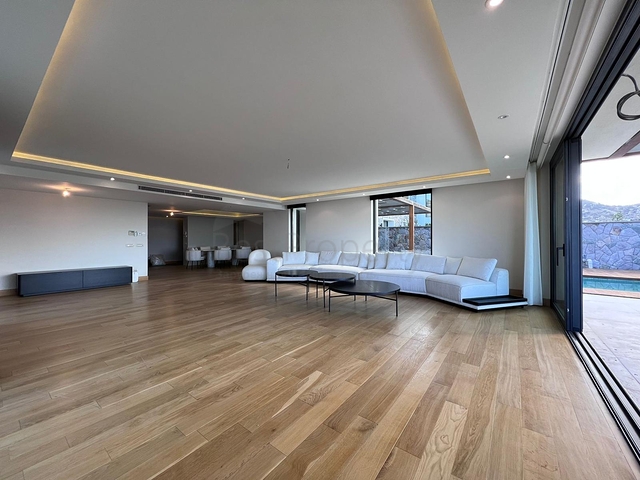 فلل فاخرة - اطلالة بحر - في بودروم 