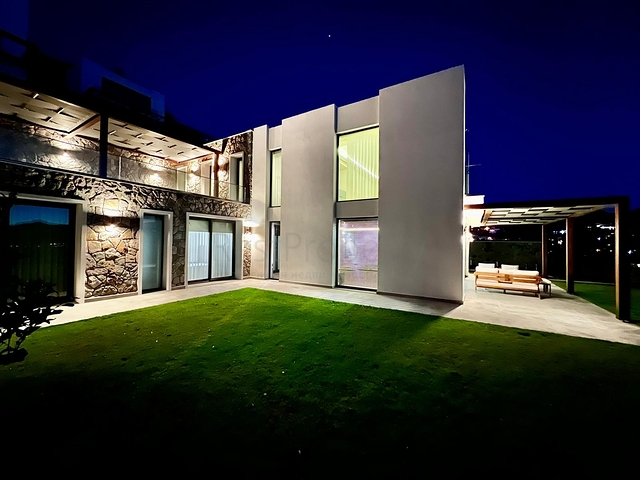 فلل فاخرة - اطلالة بحر - في بودروم 