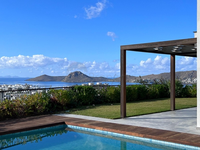 فلل فاخرة - اطلالة بحر - في بودروم 