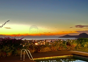 فلل فاخرة - اطلالة بحر - في بودروم 