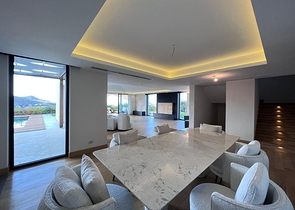 فلل فاخرة - اطلالة بحر - في بودروم 