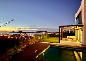 فلل فاخرة - اطلالة بحر - في بودروم 