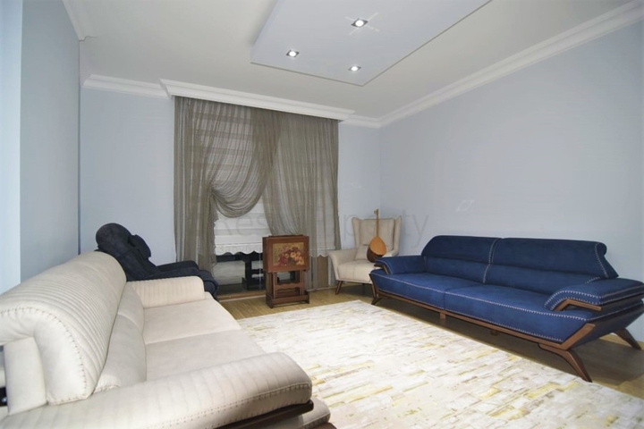 شقة عائلية واسعة - 4 غرف وصالة - ضمن مجمع سكني - في جيكجلي / الانيا 