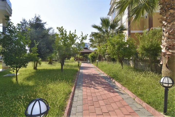 شقة عائلية واسعة - 4 غرف وصالة - ضمن مجمع سكني - في جيكجلي / الانيا 