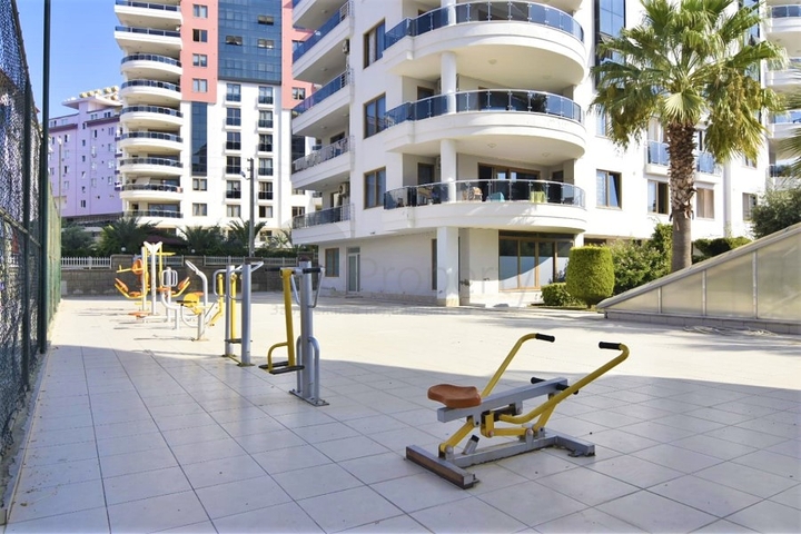 شقة عائلية واسعة - 4 غرف وصالة - ضمن مجمع سكني - في جيكجلي / الانيا 