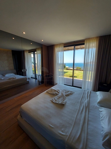 اطلالة بحرية ساحرة - فيلا فاخرة تصميم 5 غرف وصالة - في بودروم 