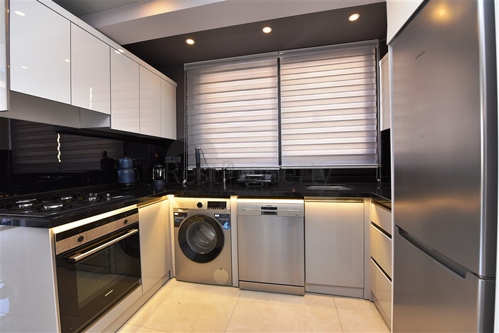 قريب من الشاطئ وضمن مركز المدينة -شقق قيد الانشاء في الانيا 