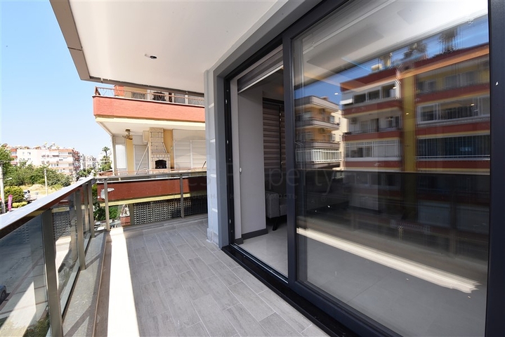 قريب من الشاطئ وضمن مركز المدينة -شقق قيد الانشاء في الانيا 