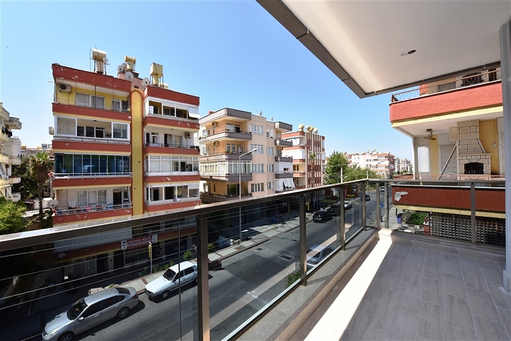 قريب من الشاطئ وضمن مركز المدينة -شقق قيد الانشاء في الانيا 