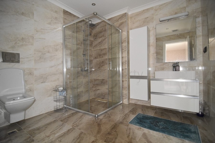 اطلالة بحر - دوبلكس ضمن مجمع فاخر - تصميم 1+2 - مع الاثاث - في كاستل / الانيا 