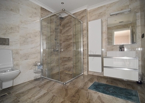 اطلالة بحر - دوبلكس ضمن مجمع فاخر - تصميم 1+2 - مع الاثاث - في كاستل / الانيا 