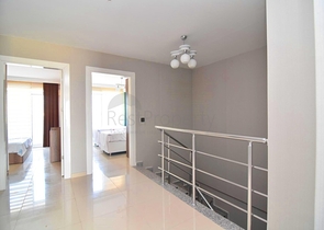 اطلالة بحر - دوبلكس ضمن مجمع فاخر - تصميم 1+2 - مع الاثاث - في كاستل / الانيا 