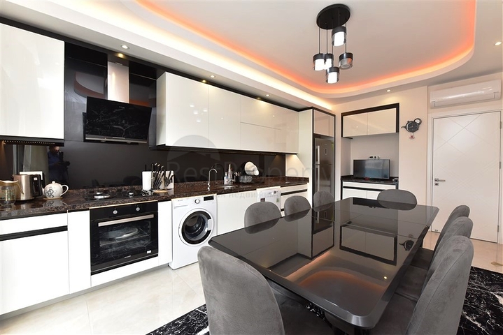 شقة فاخرة -مجمع بخدمات 5 نجوم - تصميم 1+3 - في مهموتلار /الانيا 