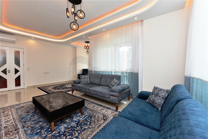 شقة فاخرة -مجمع بخدمات 5 نجوم - تصميم 1+3 - في مهموتلار /الانيا 