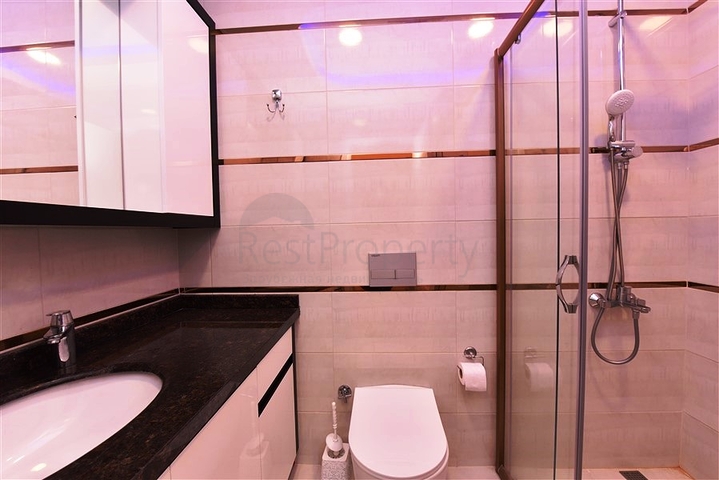 شقة فاخرة -مجمع بخدمات 5 نجوم - تصميم 1+3 - في مهموتلار /الانيا 