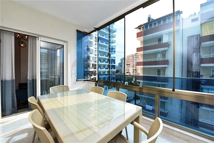 شقة فاخرة -مجمع بخدمات 5 نجوم - تصميم 1+3 - في مهموتلار /الانيا 