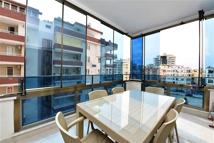 شقة فاخرة -مجمع بخدمات 5 نجوم - تصميم 1+3 - في مهموتلار /الانيا 