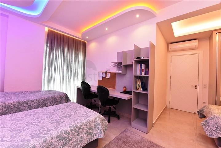 شقة فاخرة -مجمع بخدمات 5 نجوم - تصميم 1+3 - في مهموتلار /الانيا 