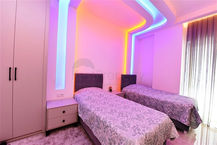 شقة فاخرة -مجمع بخدمات 5 نجوم - تصميم 1+3 - في مهموتلار /الانيا 