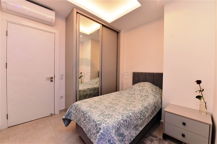 شقة فاخرة -مجمع بخدمات 5 نجوم - تصميم 1+3 - في مهموتلار /الانيا 