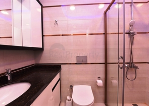 شقة فاخرة -مجمع بخدمات 5 نجوم - تصميم 1+3 - في مهموتلار /الانيا 