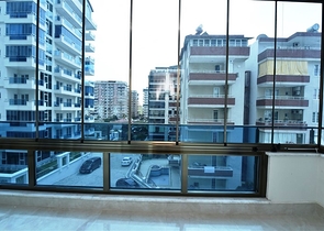 شقة فاخرة -مجمع بخدمات 5 نجوم - تصميم 1+3 - في مهموتلار /الانيا 