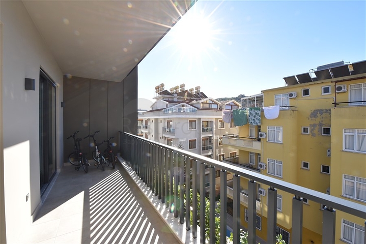 قريبة من شاطئ كليوباترا - دوبلكس 2 غرفة وصالة -ضمن مجمع  حديث - في الانيا 