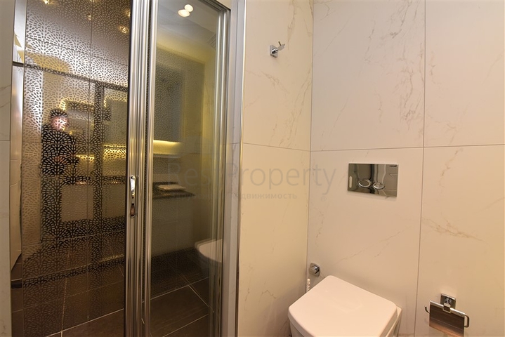 قريبة من شاطئ كليوباترا - دوبلكس 2 غرفة وصالة -ضمن مجمع  حديث - في الانيا 