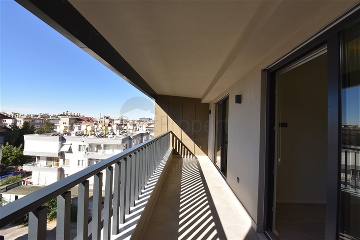 قريبة من شاطئ كليوباترا - دوبلكس 2 غرفة وصالة -ضمن مجمع  حديث - في الانيا 