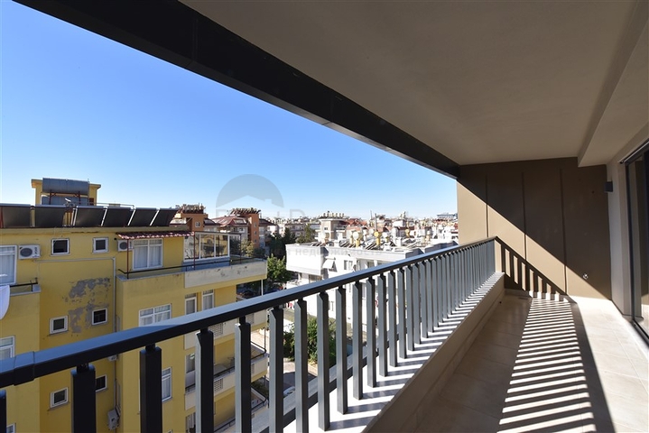 قريبة من شاطئ كليوباترا - دوبلكس 2 غرفة وصالة -ضمن مجمع  حديث - في الانيا 