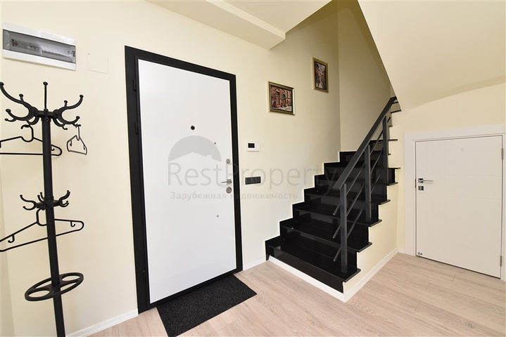 قريبة من شاطئ كليوباترا - دوبلكس 2 غرفة وصالة -ضمن مجمع  حديث - في الانيا 