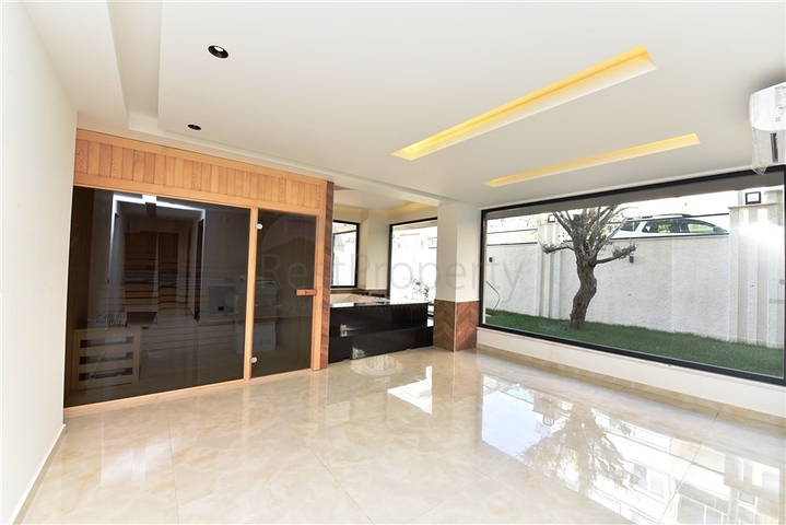 قريبة من شاطئ كليوباترا - دوبلكس 2 غرفة وصالة -ضمن مجمع  حديث - في الانيا 