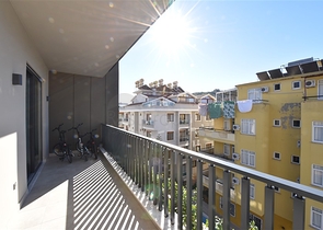 قريبة من شاطئ كليوباترا - دوبلكس 2 غرفة وصالة -ضمن مجمع  حديث - في الانيا 