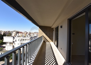 قريبة من شاطئ كليوباترا - دوبلكس 2 غرفة وصالة -ضمن مجمع  حديث - في الانيا 