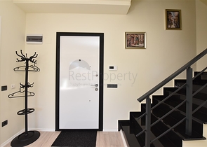 قريبة من شاطئ كليوباترا - دوبلكس 2 غرفة وصالة -ضمن مجمع  حديث - في الانيا 