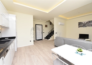 قريبة من شاطئ كليوباترا - دوبلكس 2 غرفة وصالة -ضمن مجمع  حديث - في الانيا 