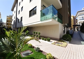 قريبة من شاطئ كليوباترا - دوبلكس 2 غرفة وصالة -ضمن مجمع  حديث - في الانيا 