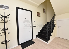 قريبة من شاطئ كليوباترا - دوبلكس 2 غرفة وصالة -ضمن مجمع  حديث - في الانيا 